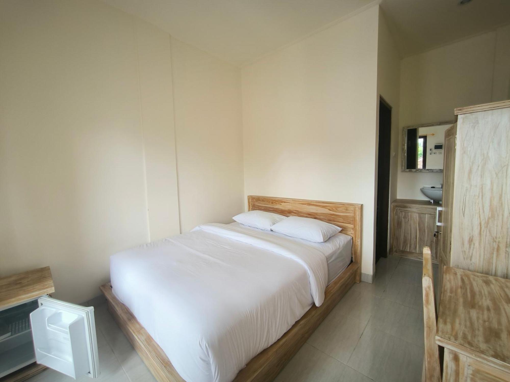 סמיניאק Ken Ken Guest House מראה חיצוני תמונה