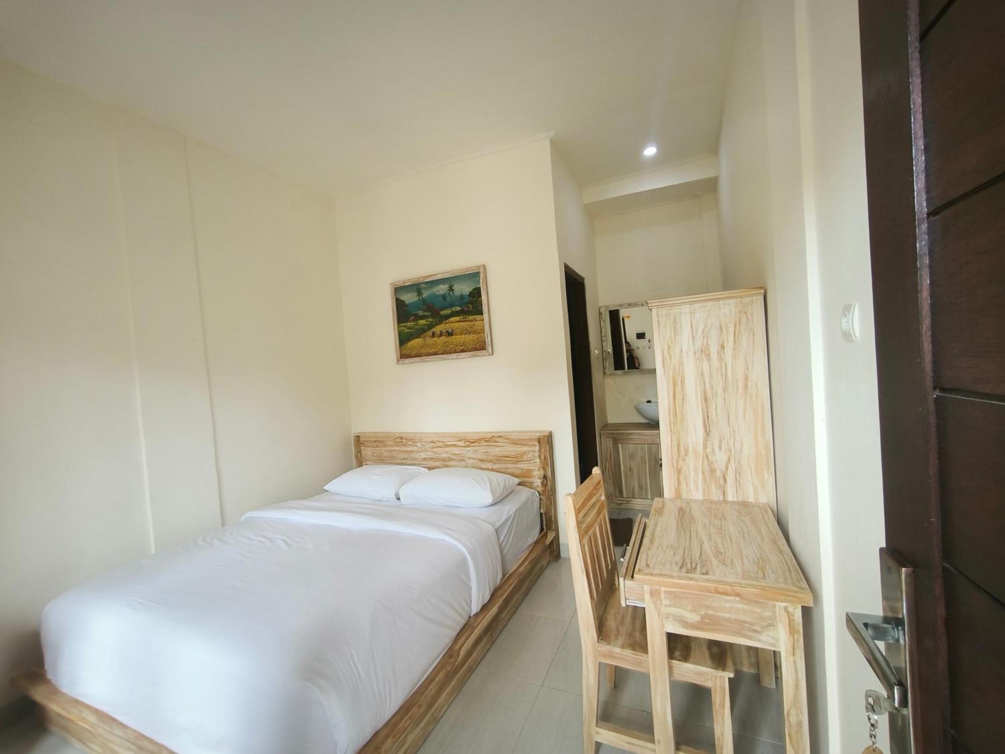סמיניאק Ken Ken Guest House מראה חיצוני תמונה