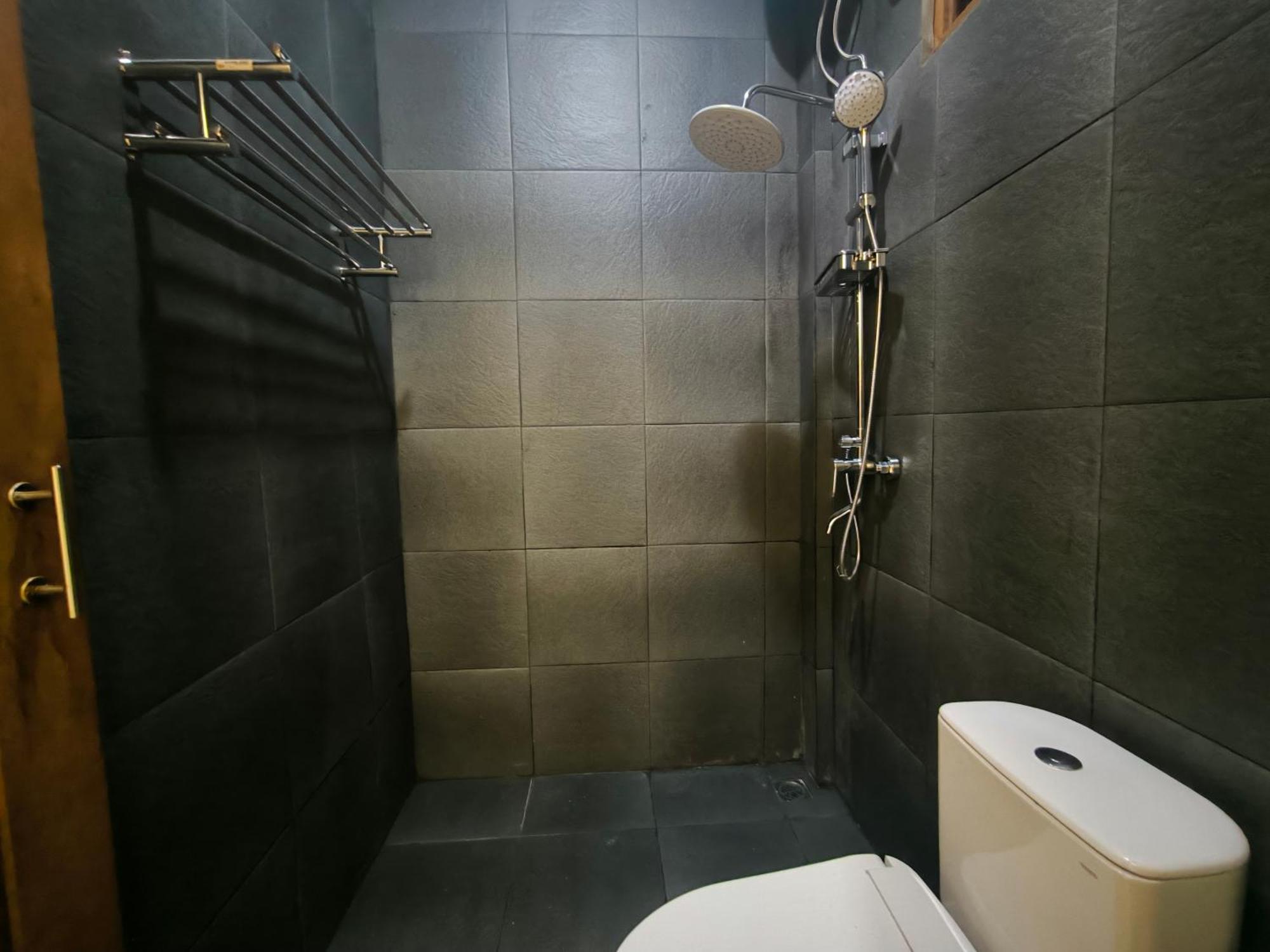 סמיניאק Ken Ken Guest House מראה חיצוני תמונה