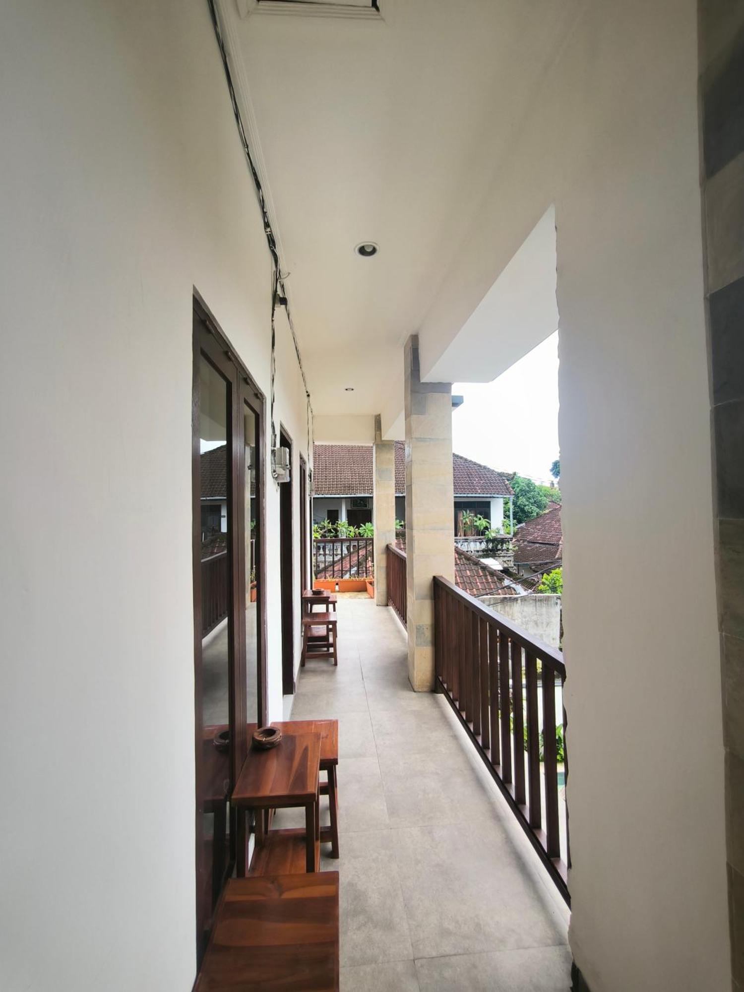 סמיניאק Ken Ken Guest House מראה חיצוני תמונה
