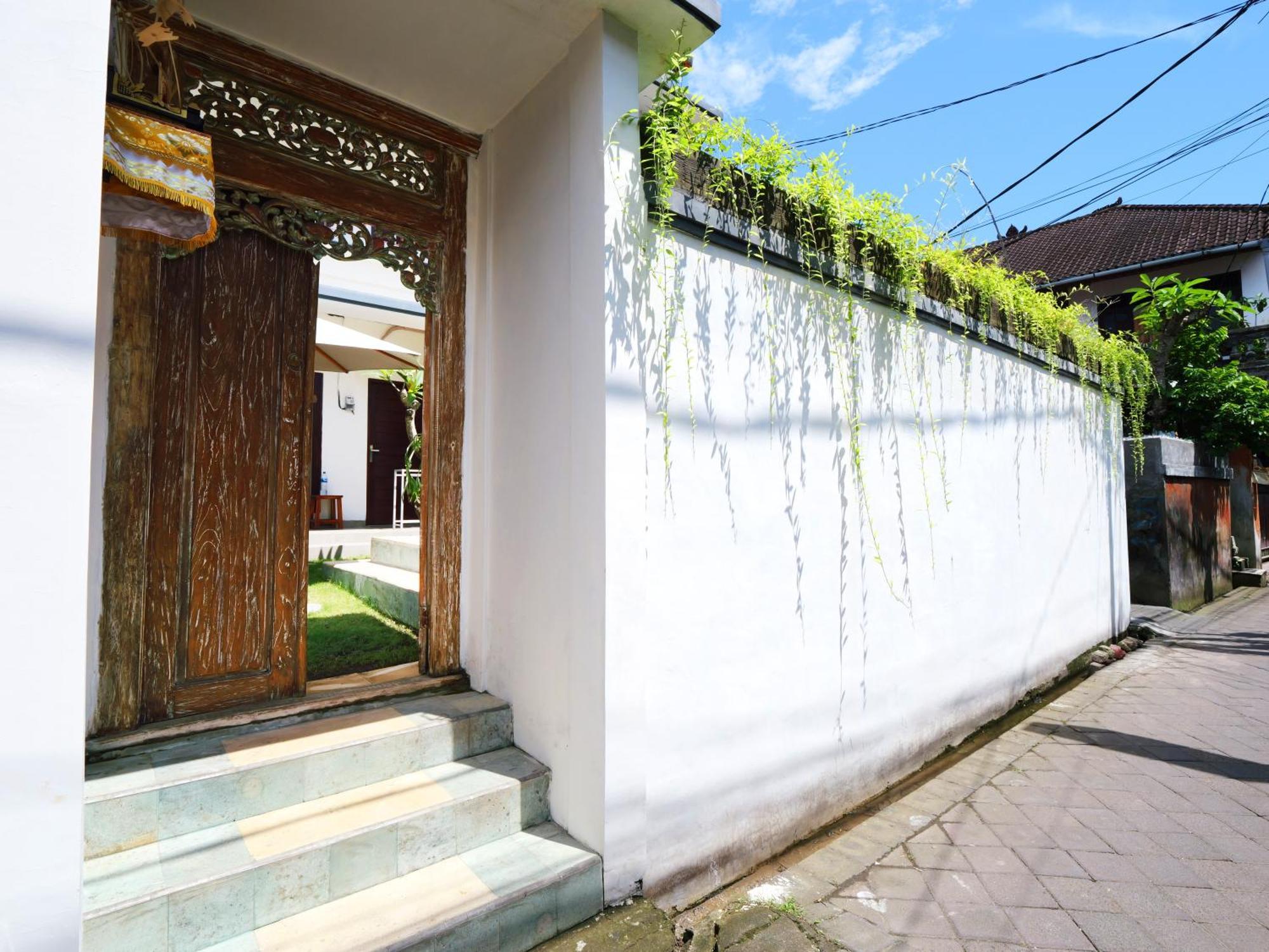 סמיניאק Ken Ken Guest House מראה חיצוני תמונה