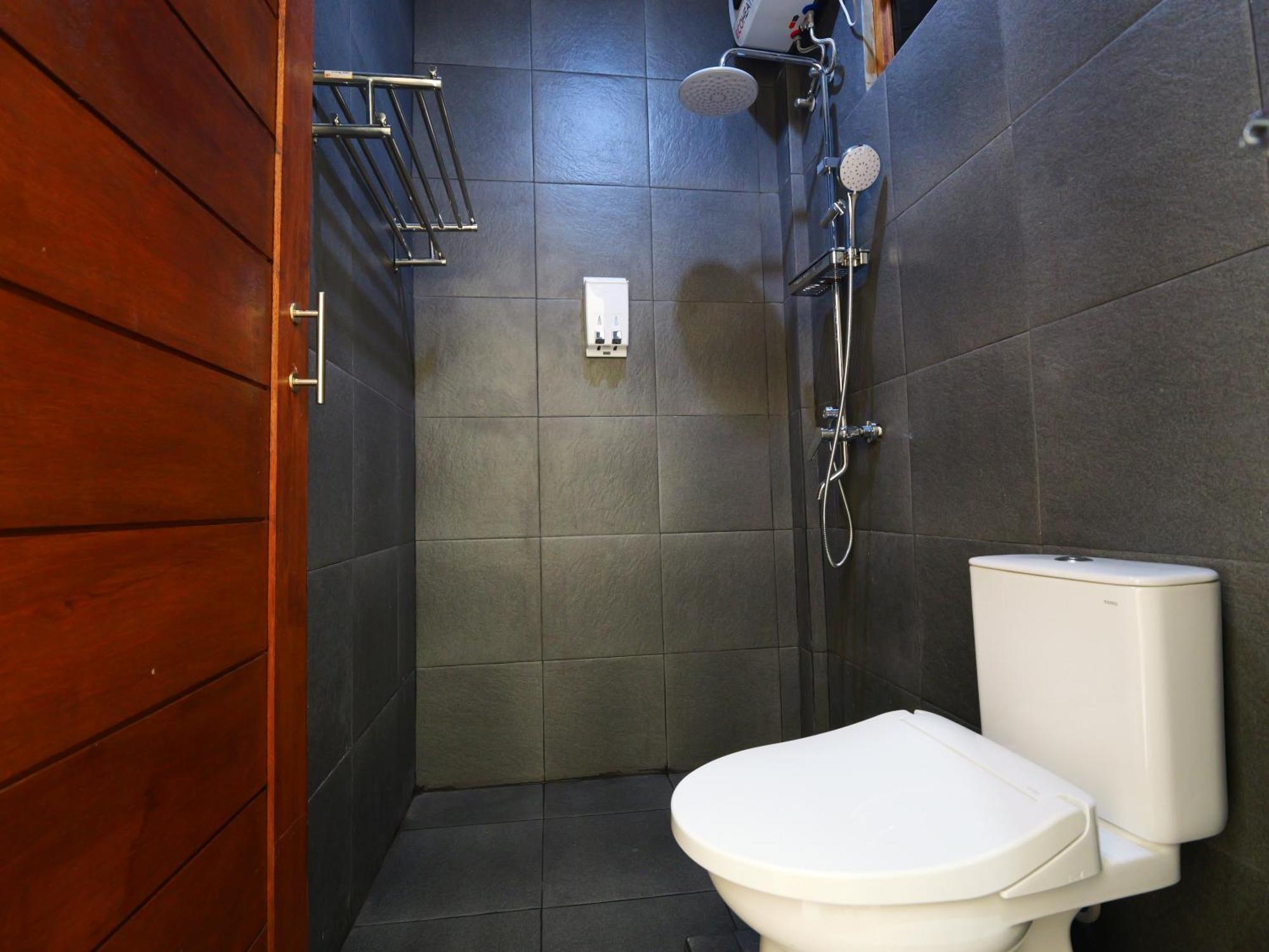 סמיניאק Ken Ken Guest House מראה חיצוני תמונה