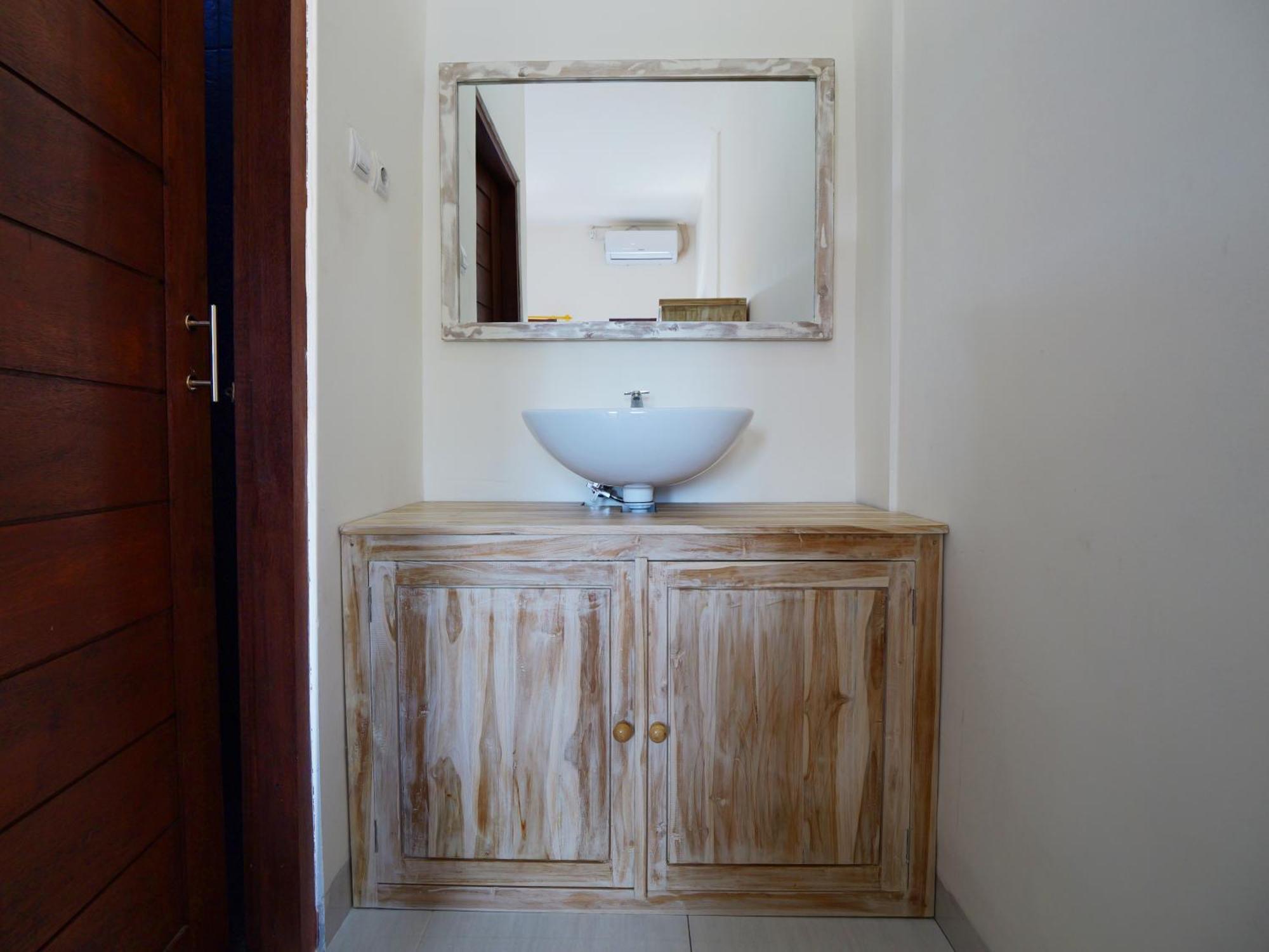 סמיניאק Ken Ken Guest House מראה חיצוני תמונה